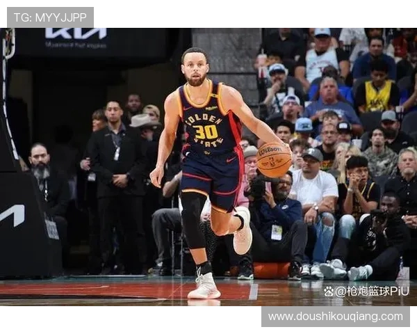 马克西开季火力全开六场狂砍200分并列历史最快追平库里三分纪录 马克西开季火力全开六场狂砍200分并列历史最快追平库里三分纪录